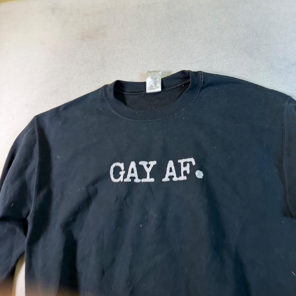 Gildan Heavy Blend Black Gay AF Graphic Crewneck Sweatshirt Mens Medium M‎